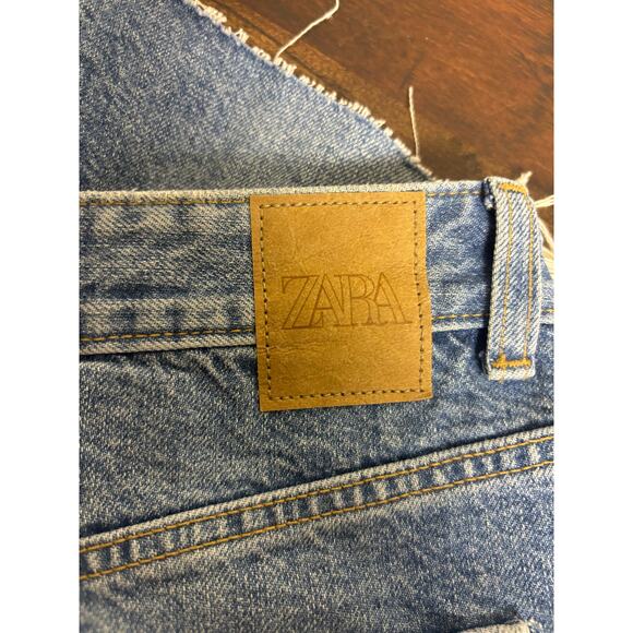 ZARA High-Rise Distressed Denim Shorts Size 8 | Raw Hem Blue Jean Cutoffs - Picture 3 of 5